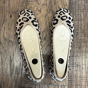 Vivaia Square Toe V-cut Flats, color leopard, Size 7 Wide, NEW in Box